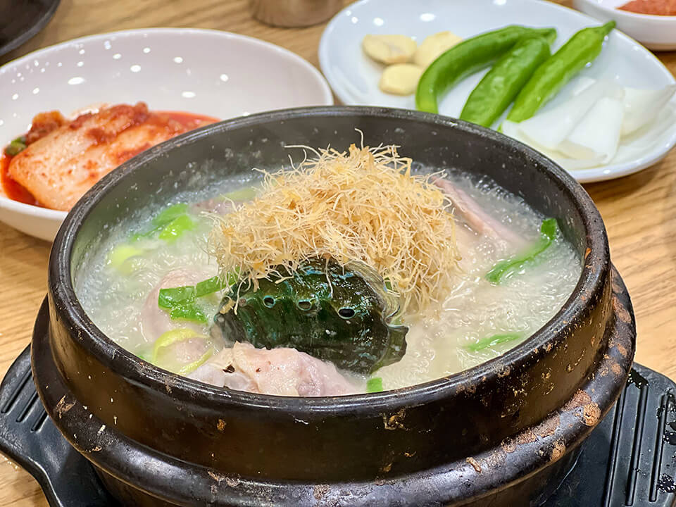 韓國首爾美食百年百歲土種蔘雞湯